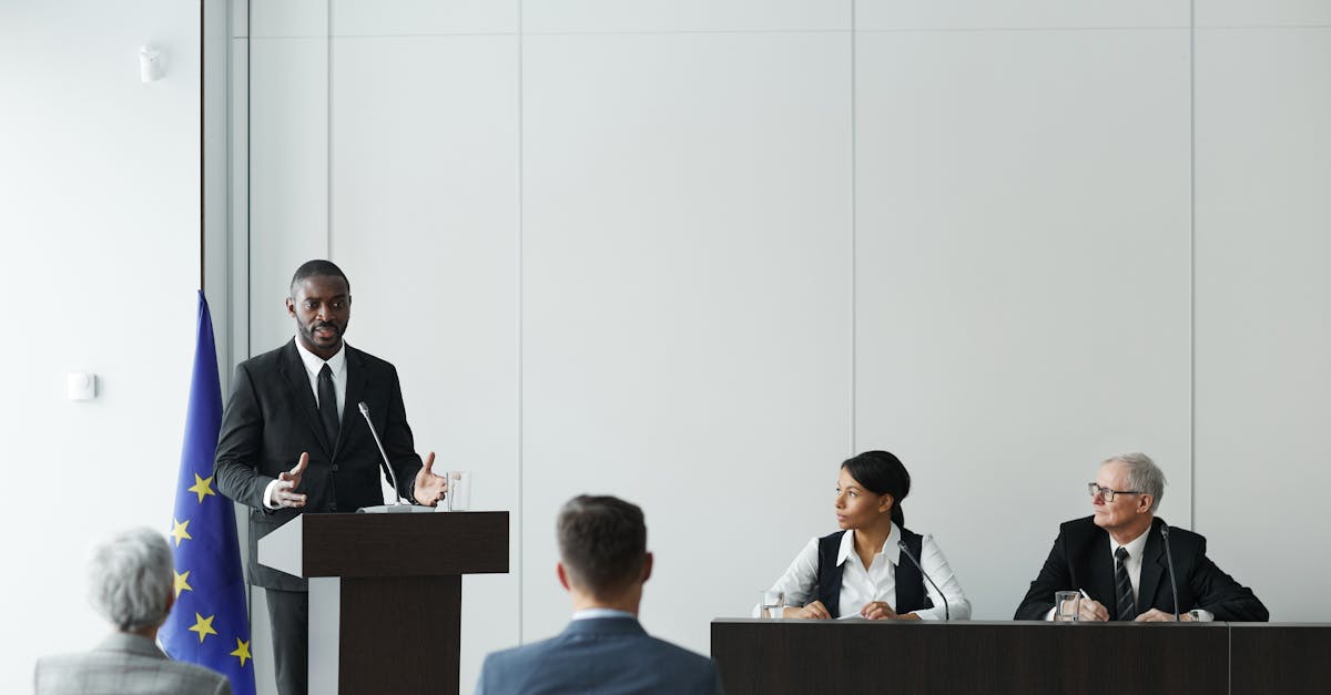 découvrez le rôle des tribunaux du travail, spécialisés dans la résolution des conflits entre employeurs et salariés, garantissant l'équité dans les relations professionnelles.