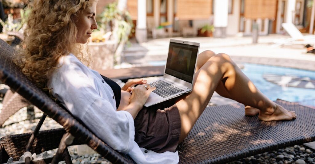 découvrez les meilleures offres d'emplois à distance pour travailler de chez vous, alliant flexibilité et équilibre entre vie professionnelle et personnelle.