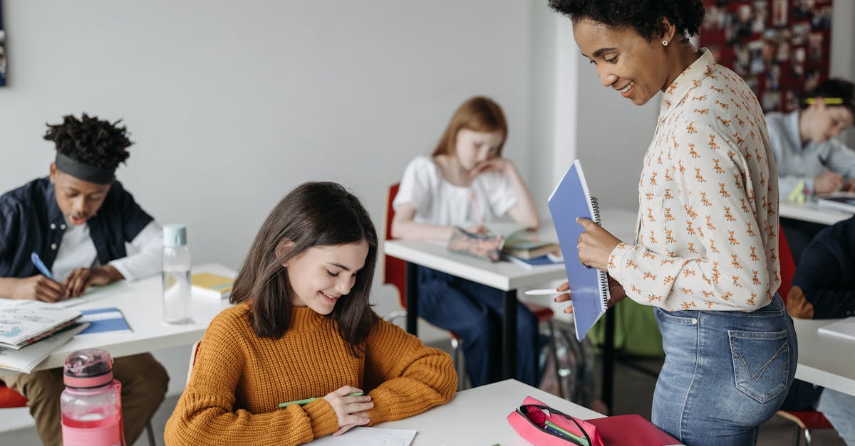 découvrez les salaires des enseignants en 2024 : évolutions, moyennes nationales et conseils pour optimiser votre rémunération dans le secteur de l'éducation.