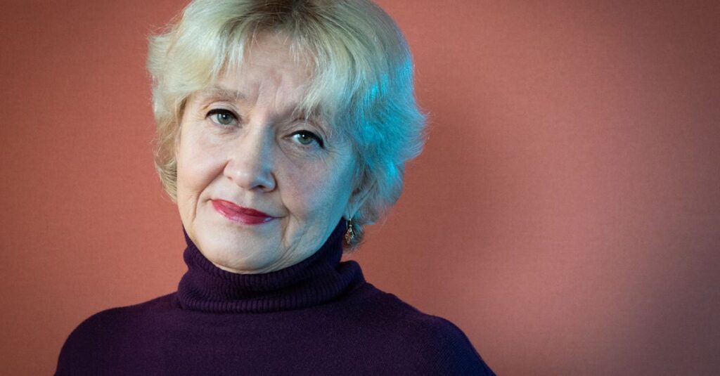 découvrez la fortune estimée d'anne sinclair en 2025, un aperçu complet de son patrimoine et de ses sources de revenus.