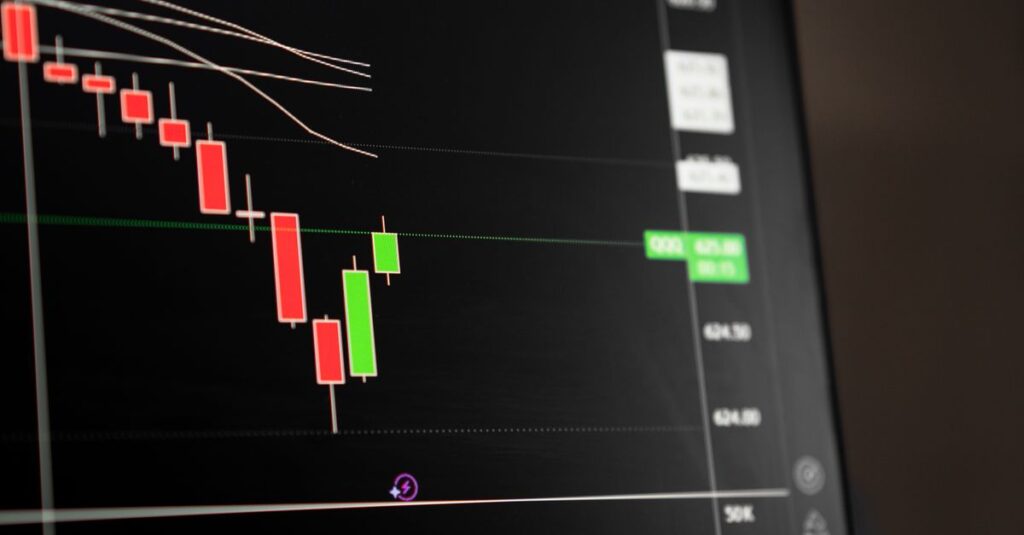 découvrez les anomalies de marché, leurs causes, implications et comment les identifier pour optimiser vos stratégies d'investissement.